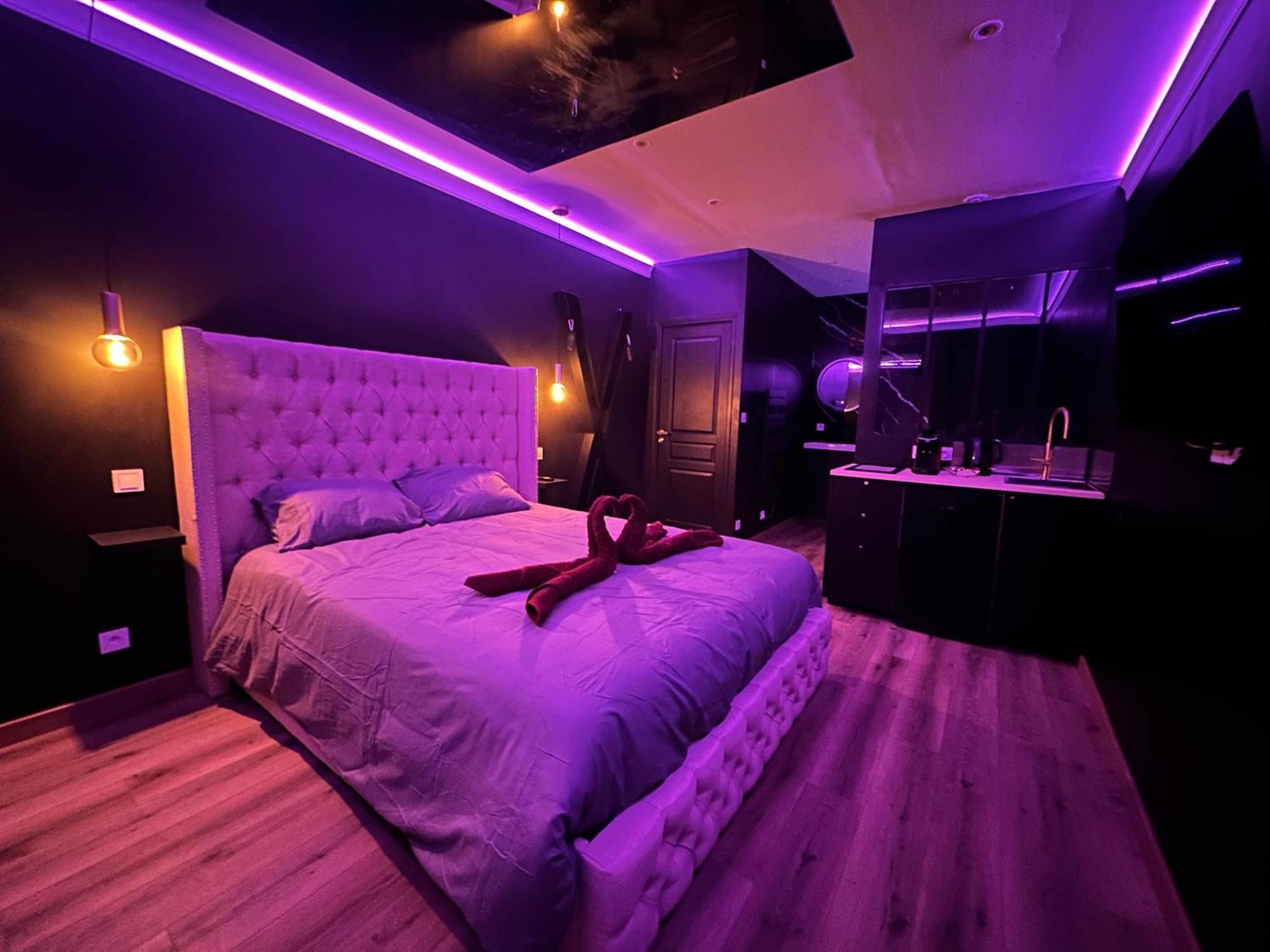Dark Room Blois - Love Room Saint-Gervais-la-Foret Exterior photo